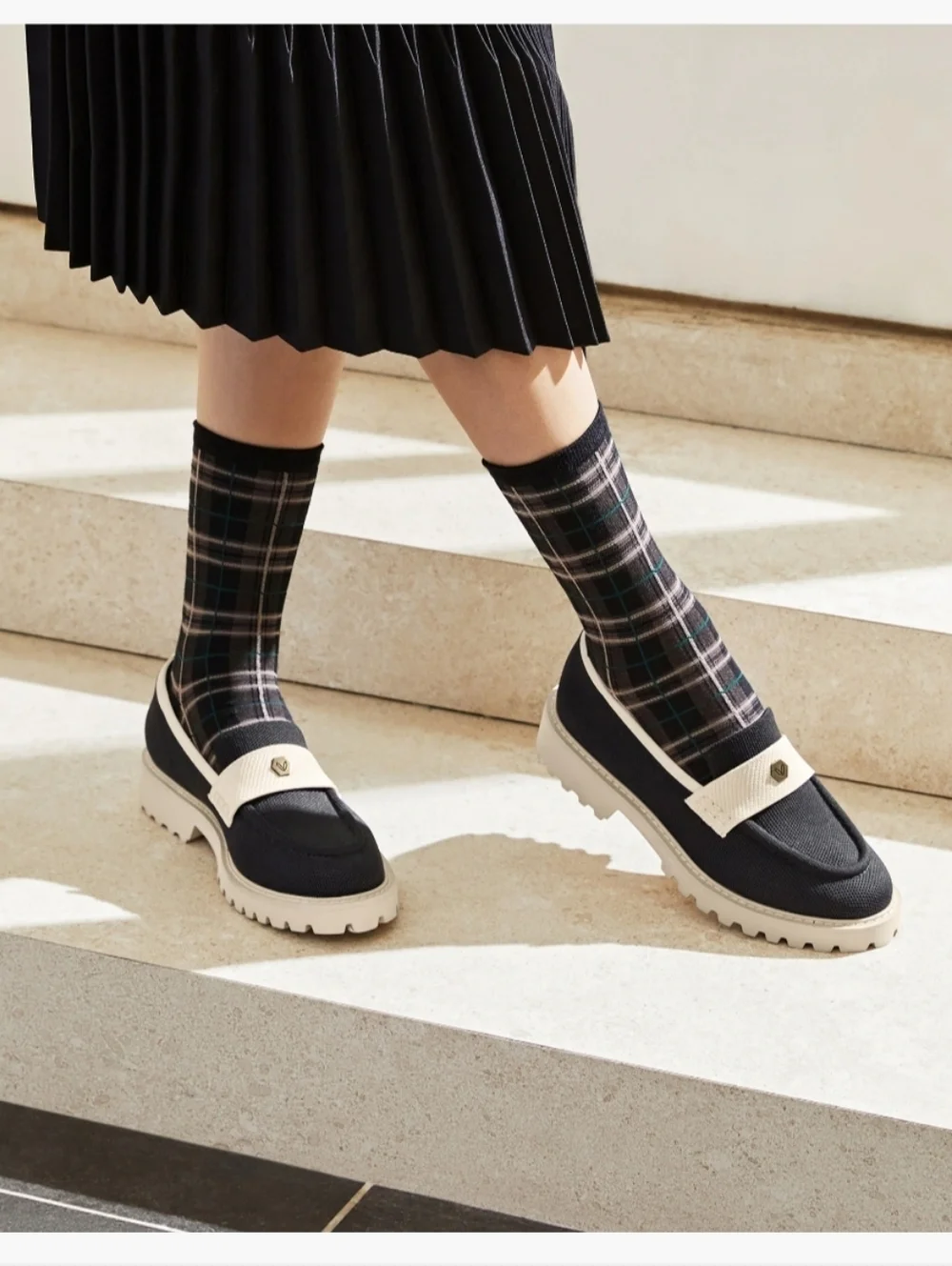 Vivaia - Round-Toe Platform Chunky Heel Loafers SIZE: 38.5